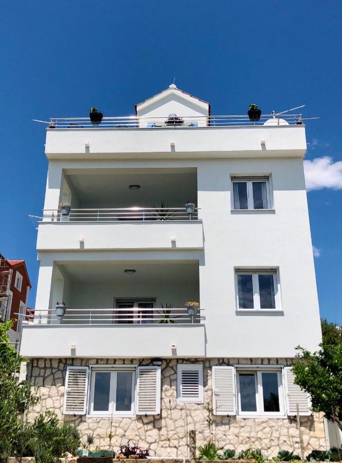Villa Dani Sea & Pool Apartments トロギール エクステリア 写真